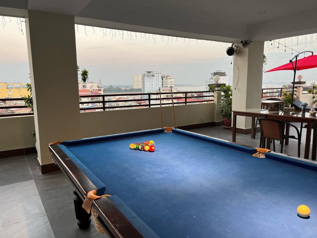 Queenwood Hotel Phnom Penh Exterior photo